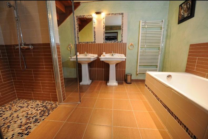 Le Domaine De Saint-Thomin Bed & Breakfast Nostang Rom bilde